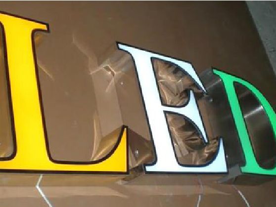 衡东介绍LED招牌的基础知识。